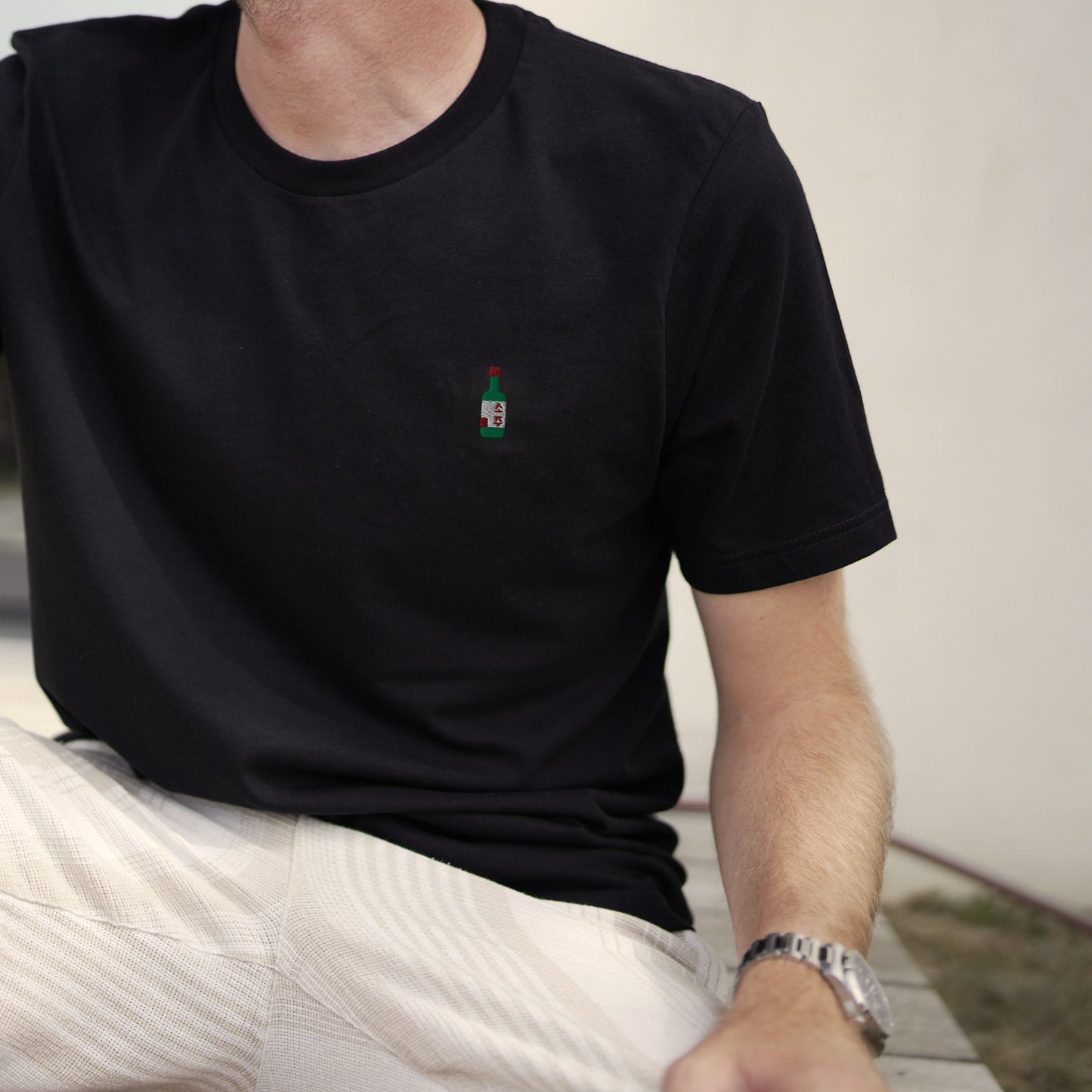 T-shirt noir brodé unisexe – Soju 🍶